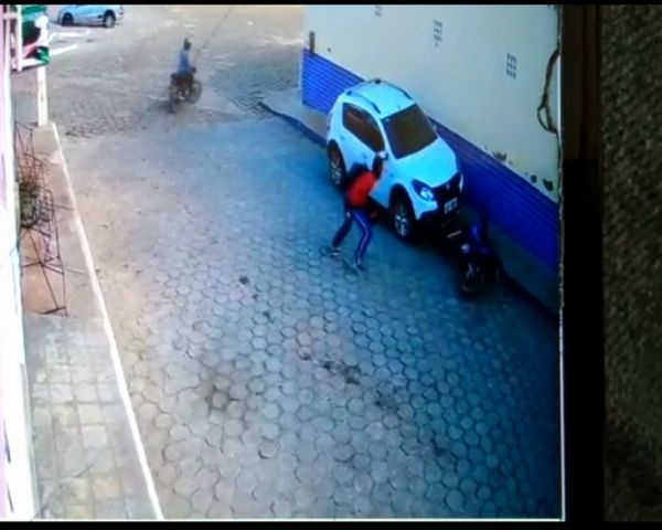 Assaltantes tentam roubar motocicleta em Irundiara e se dão mal
