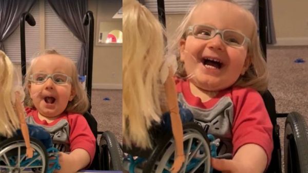 (Que Maneiro) Mãe grava reação de filha ao ganhar boneca cadeirante e vídeo viraliza