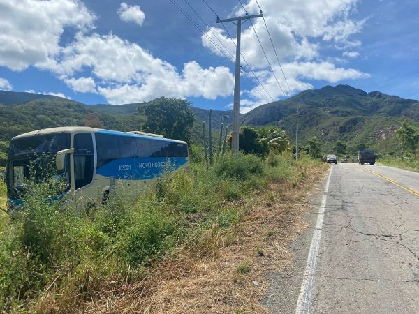 Rio de Contas: Após perder os freios, motorista de ônibus consegue parar veículo na ‘Serra das Almas