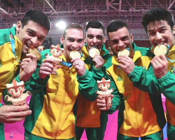 Brasil supera Estados Unidos e fatura o ouro por equipes na ginástica masculina do Pan