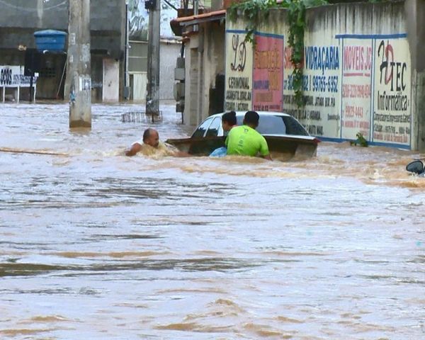 Chuva no ES deixa 561 pessoas fora de casa em 10 cidades