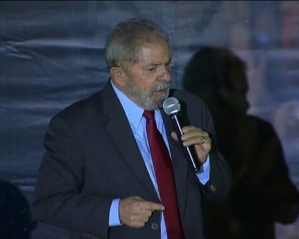 Após decisão do STF, defesa de Lula pede à Justiça que solte o ex-presidente
