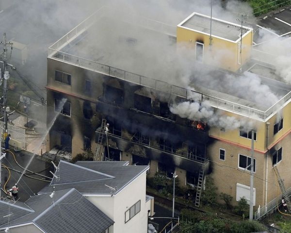 Incêndio criminoso deixa 33 mortos em estúdio de animação no Japão