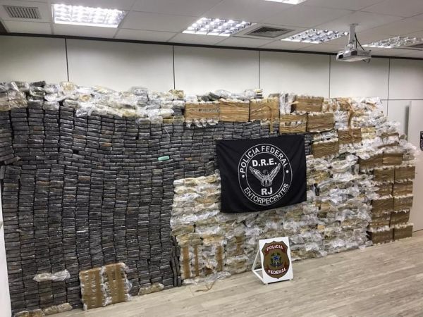 PF apreende 2,5 toneladas de cocaína em Caxias, a maior da história do RJ