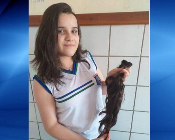 Caculé: Adolescente de 12 anos corta cabelo para doar a instituição que apoia pacientes com câncer