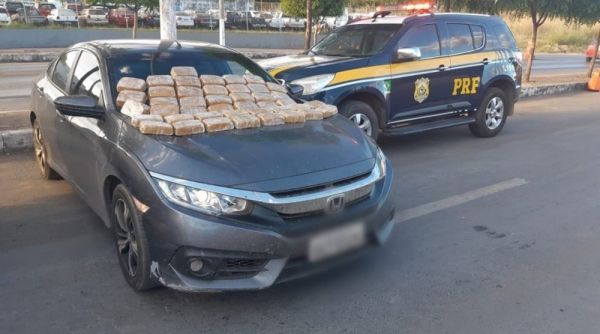 Jovem é preso com 42 kg de crack em porta-malas de carro de luxo roubado no oeste da Bahia