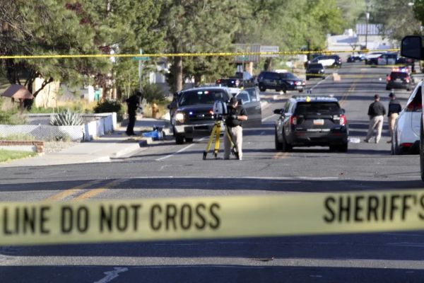 EUA : rapaz atira aleatoriamente matando 3 e ferindo outros 6 em comunidade Americana.