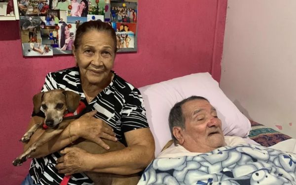 Casal de idosos é resgatado de incêndio após cachorro alertar cuidadora na Bahia: &#039;Bob foi um herói&#039;