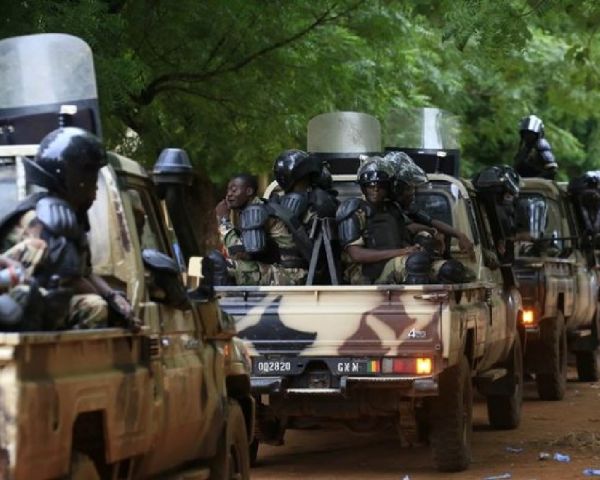 Massacre em aldeia no Mali deixa mais de 130 mortos