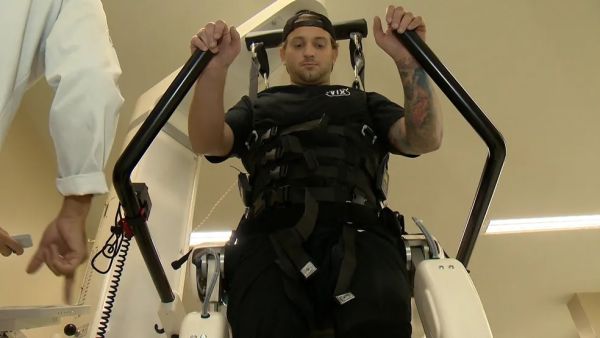 Robô desenvolvido por pesquisadores da Ufes ajuda pacientes sem mobilidade a voltarem a andar no ES.