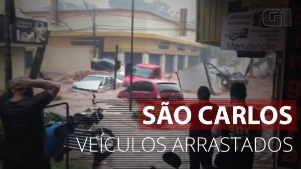 Enxurrada em São Carlos arrasta mais de 20 veículos e derruba caminhão