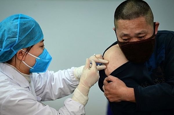 China sob pressão depois que a OMS voltou a citar a tese de fuga da covid-19 de laboratório