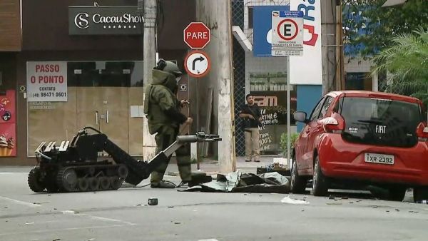 FOTOS: Imagens mostram rastro de violência do ataque a banco em Criciúma