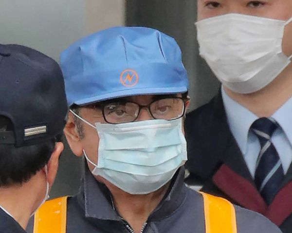 Carlos Ghosn deixa prisão após mais de 100 dias detido em Tóquio