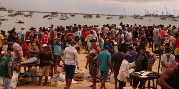 Mercado dos Peixes de Fortaleza tem lotação na sexta-feira da Semana Santa
