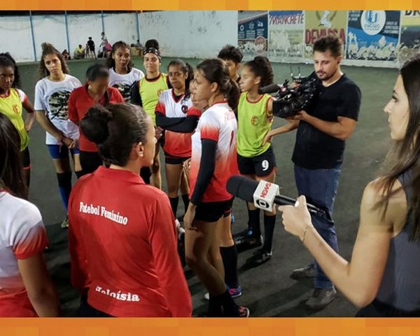 Profissão Repórter da Globo acompanha chegada de jogadoras brumadenses até o clube Estrelas em Guaru