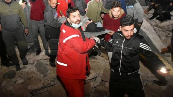 Terremoto de 7,8 de magnitude mata mais de 1,2 mil na Turquia e Síria