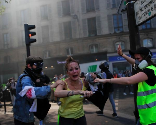 Coletes amarelos&#039; fazem o 23º protesto seguido na França