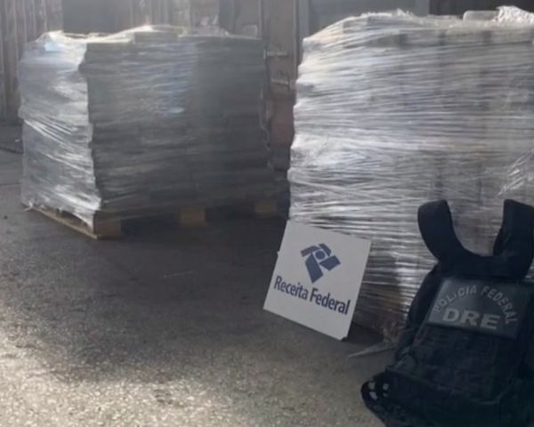 Mais de uma tonelada de cocaína que seria transportada para França é apreendida no porto de Salvador
