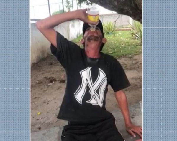 Suspeito de pagar R$ 20 para homem que morreu após ingerir garrafa de bebida alcoólica se apresenta