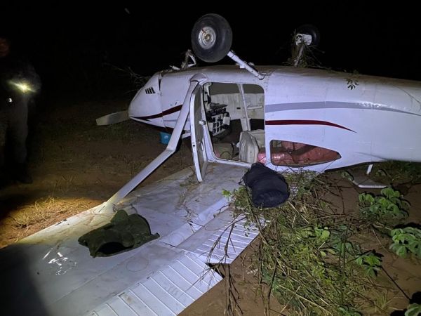 Avião com quase 300 kg de cocaína que saiu da Bolívia cai em MT e piloto é preso