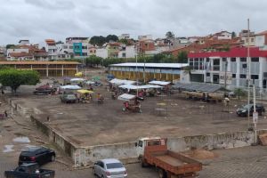 Caculé: Imagem da feira-livre desta quarta dá uma ideia de como a cidade “parou” com o coronavírus