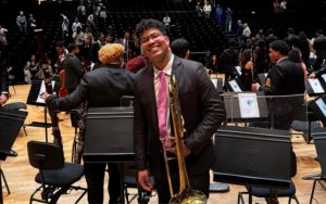 Baiano que aprendeu a tocar trombone na igreja &eacute; aprovado em mestrado em universidade nos Estados Un