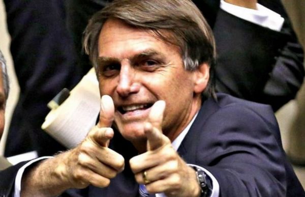 Bolsonaro sanciona sem vetos lei que institui novas regras de aposentadoria de militares