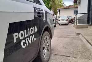 Suspeito de matar dois irm&atilde;os em bar na zona rural de Urandi &eacute; preso ao se apresentar &agrave; Pol&iacute;cia Civi
