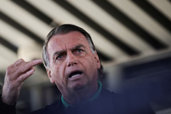 Jair Bolsonaro &eacute; alvo de opera&ccedil;&atilde;o da Pol&iacute;cia Federal e passar&aacute; a usar tornozeleira eletr&ocirc;nica