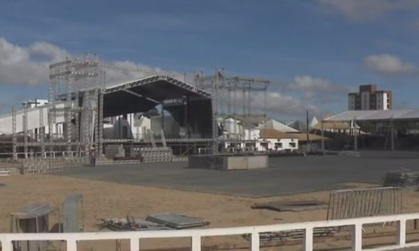 Com 42 metros de extens&atilde;o, palco do Festival de Inverno Bahia ter&aacute; mais de 2,5 toneladas de luz e LE