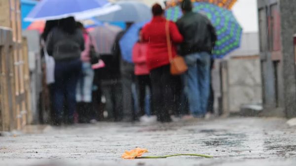 Cerca de 44 mil crianças ficam órfãs de ao menos um dos pais no Brasil por ano desde 2021, aponta le