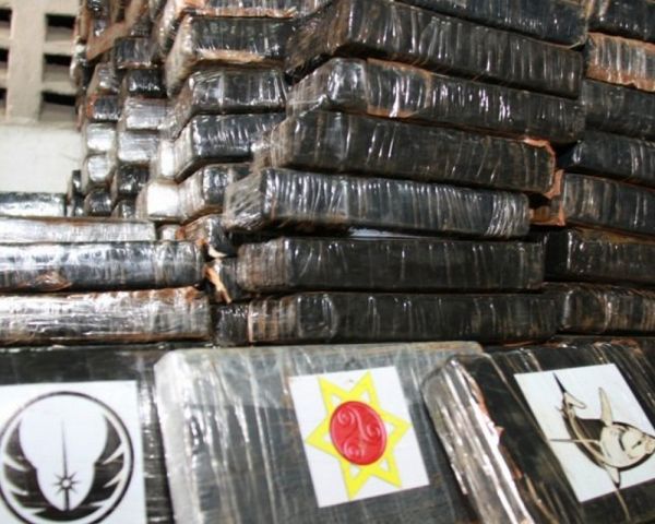 Bope e PF fazem maior apreensão de cocaína da Bahia; droga foi encontrada dentro de galpão em Pirajá