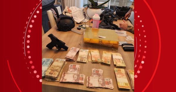 Pol&iacute;cia do PR acha dinheiro em fundo falso na casa de chefe de quadrilha que abastecia fac&ccedil;&otilde;es