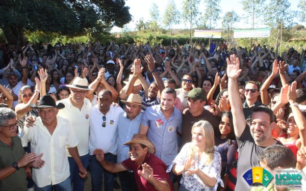 22-06-2026 - Comunidade de Cachoeira dos Perequitos recebe trator retroescavadeira e implementos Agr