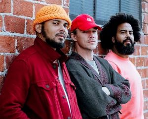 Major Lazer, ÀTTØØXXÁ e TropKillaz desfilam em trio independente no carnaval de Salvador