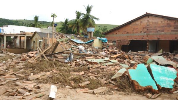 Itamaraju: Duas semanas após início das chuvas, mais de duas mil pessoas seguem desabrigadas