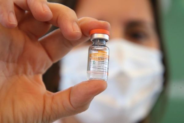 Bahia inicia vacinação na terça com mais de 370 mil doses de CoronaVac; cerca de 10% da fase 1 será