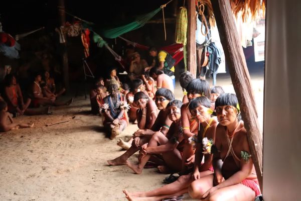 Mulheres Yanomami pedem que Lula acabe com garimpos na reserva indígena