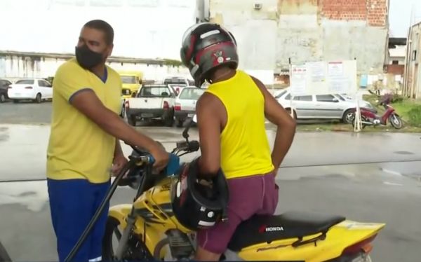 Cidades no interior da Bahia registram alta no preço da gasolina, em Licínio o litro custa 6,999r$.