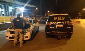 Carro roubado há mais de um ano é recuperado em abordagem na BR-116