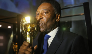 Maior jogador da hist&oacute;ria, Pel&eacute; teve carreira de conquistas na sele&ccedil;&atilde;o brasileira e no Santos