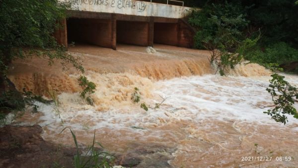Caculé: Com chuvas acima da média, barragem do Comocoxico volta a sangrar