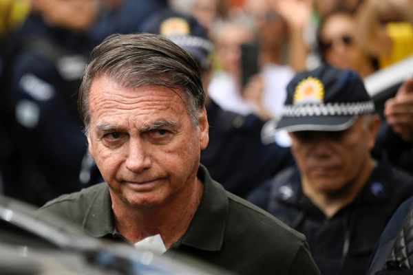 Moraes decreta cumprimento da pena de Bolsonaro; ele ficar&aacute; na PF, em Bras&iacute;lia