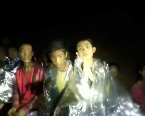 Mergulhador que salvou meninos da Tailândia é salvo após também ficar preso em caverna