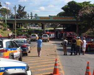 Ônibus cai de viaduto em Contagem, na Grande BH