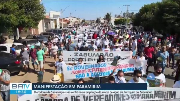 Moradores protestam contra obra de ampliação do fornecimento de água por barragem, no sudoeste da BA