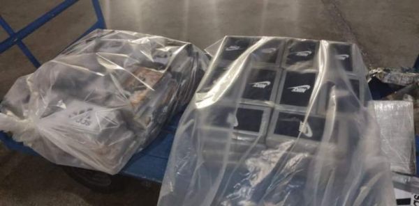 Meia tonelada de cocaína é encontrada em avião no Aeroporto de Salvador