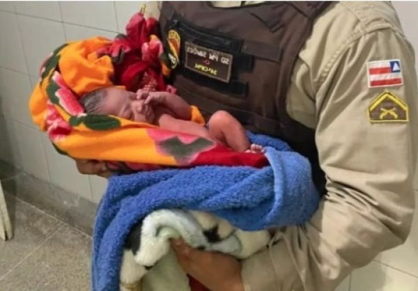 Brumado.: Policiais realizam parto de jovem que não sabia da gravidez.