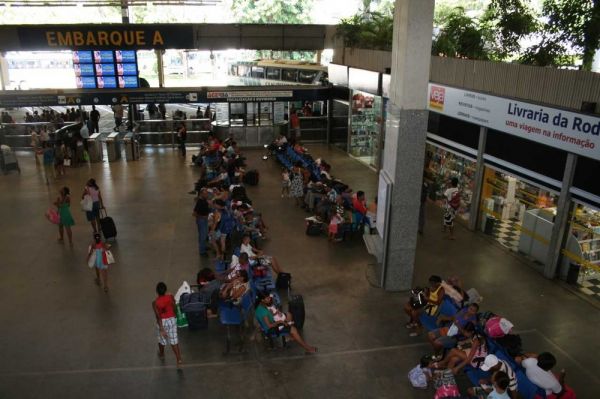 Governo da BA anuncia fechamento total da rodoviária de Salvador e solicitará suspensão de voos para